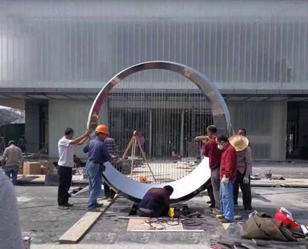 現(xiàn)代園林景觀雕塑如何進行包裝運輸？優(yōu)藝雕塑廠家為您支招